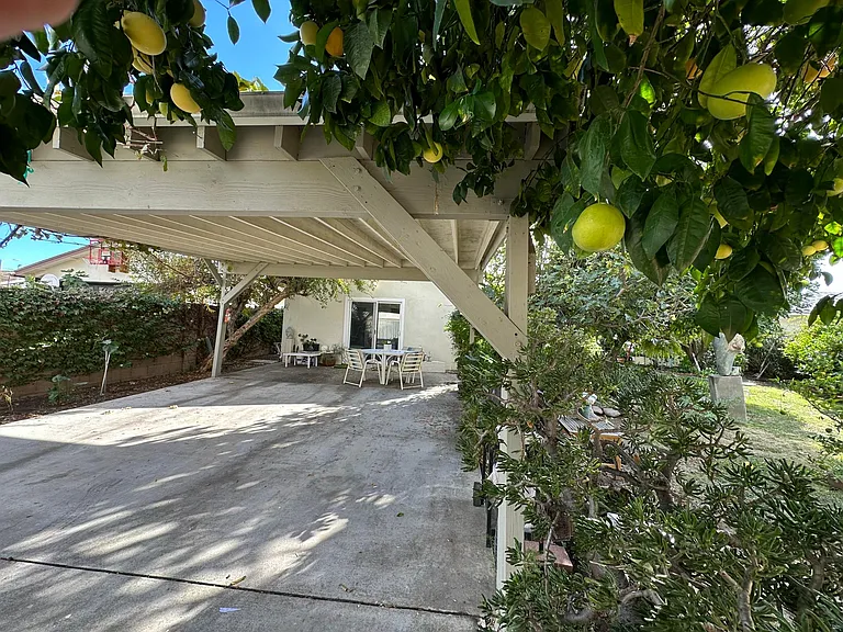 23439 Victory Blvd — Photo 8