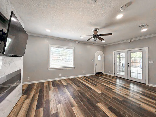 315 W Market St — Photo 6