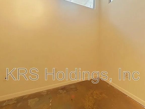 3rd image of 1011 W Marshall St #139