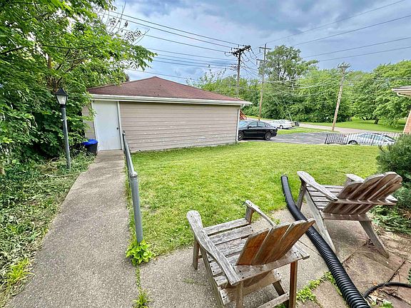 4th image of 332 Dawn Ave