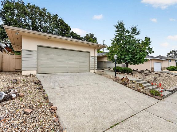 2nd image of 411 Valle Vista Avenue