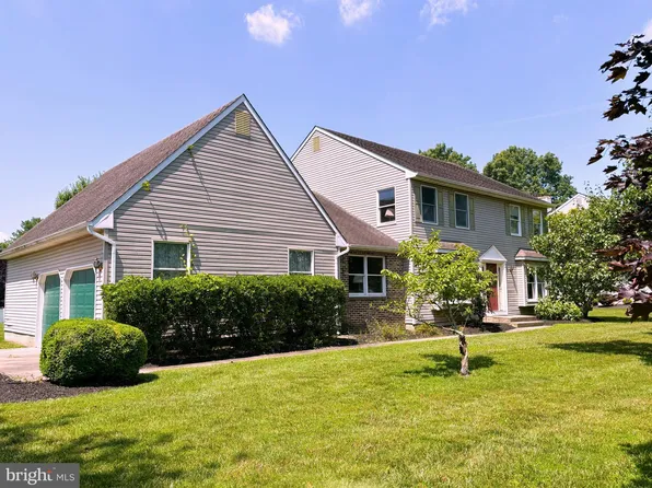 33 High Meadows Dr, Mullica Hill, NJ 08062