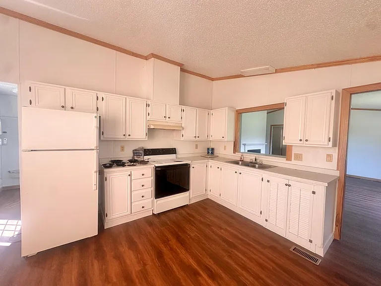 681 N Ridge Rd — Photo 4