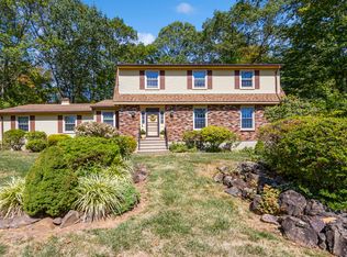 47 Lantern View Dr, North Branford, CT 06471