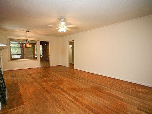 4th image of 1562 NW 18th St
