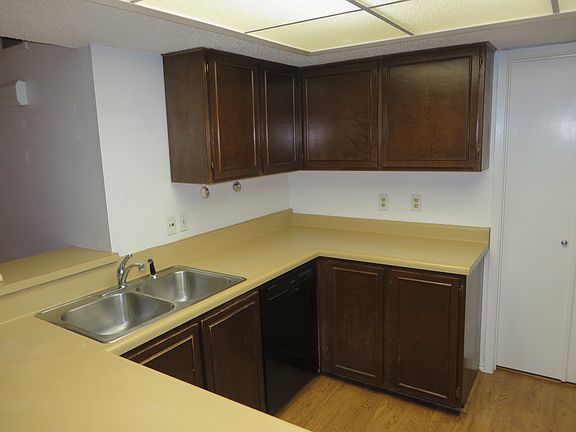3rd image of 16014 Eagle Cir