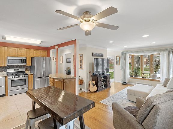 5th image of 22912 Brookdale Blvd
