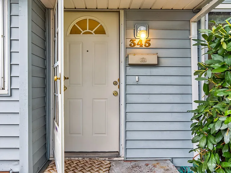 345 NW Norman Ave — Photo 6