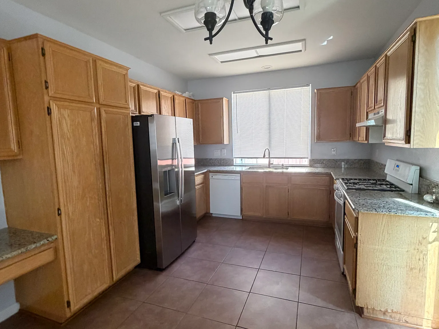 4 bed, 2.5 bath, 1806 sqft, $3,300 — Photo 4