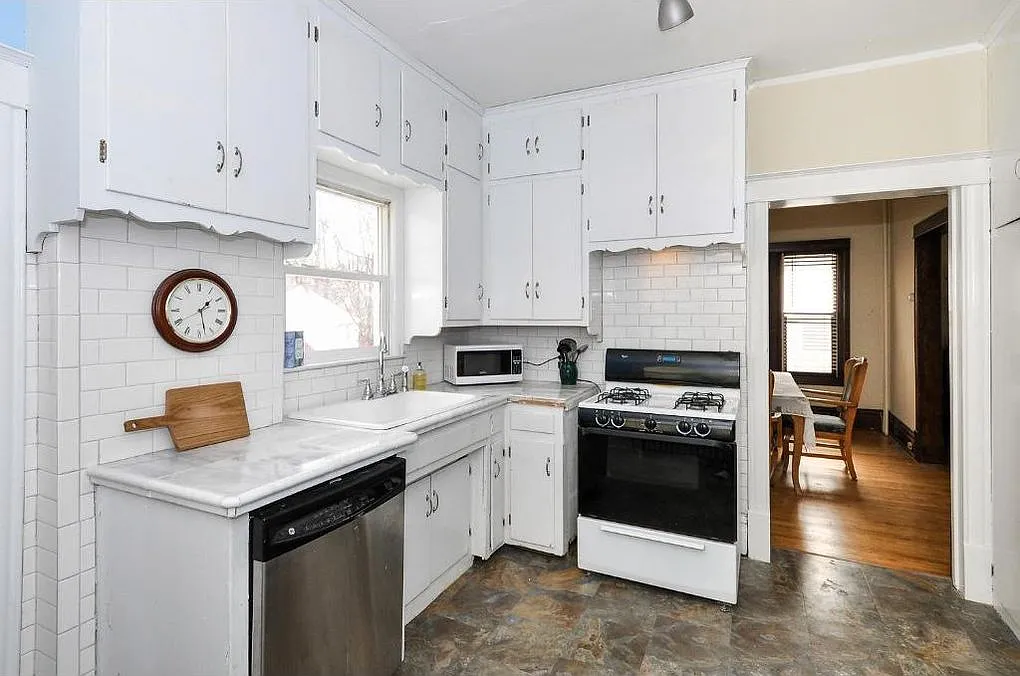 5 bed, $2,055 — Photo 2