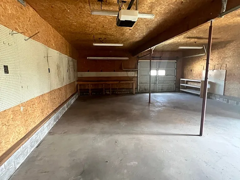 1833 W Smith St — Photo 32