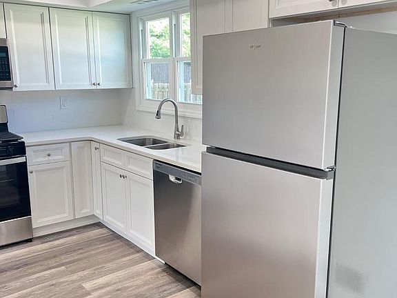 5th image of 412 Robin Ln
