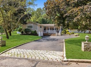 2 Austin Ln, Huntington, NY 11743