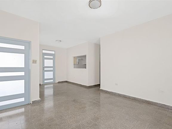 5th image of 1210 Calle Maria Bustamante
