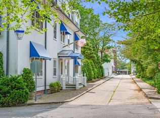 30 Wall St, Southampton, NY 11968