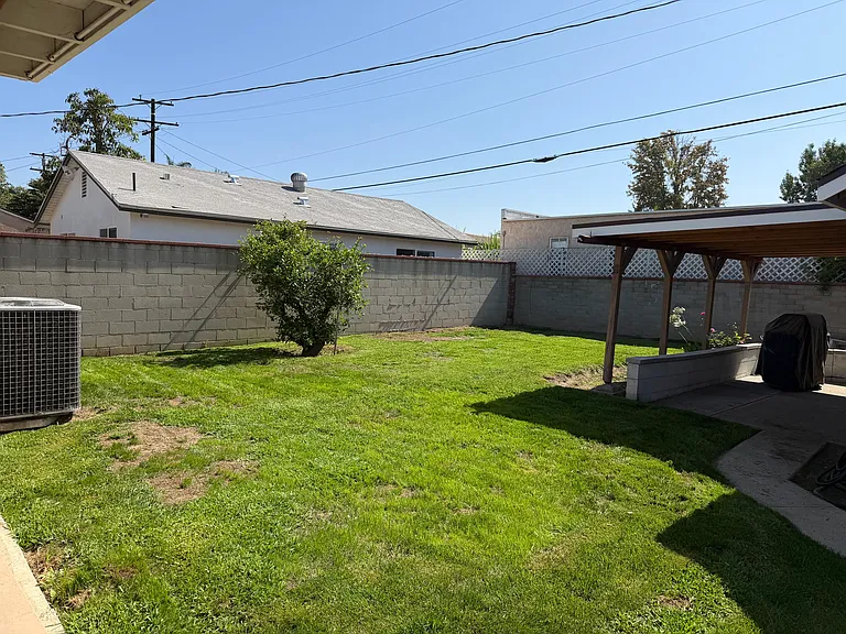 1320 Elm St — Photo 16