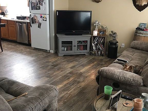 2nd image of 124 Oak St