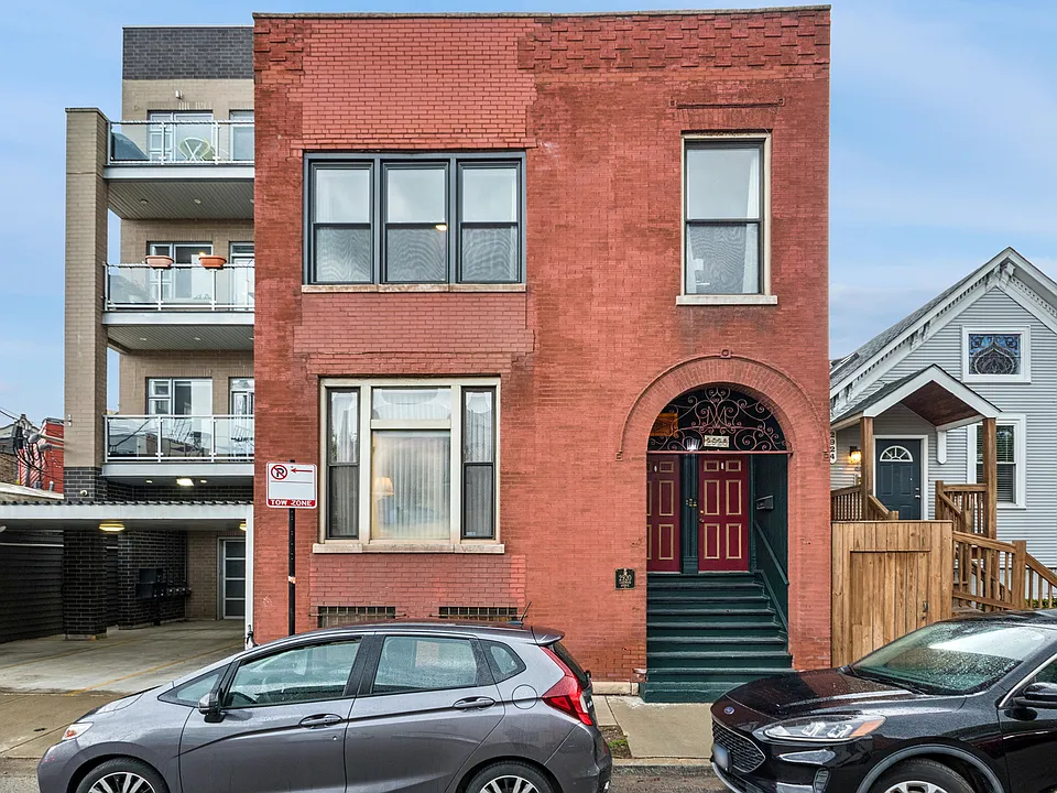 2920 N Lakewood Ave #2