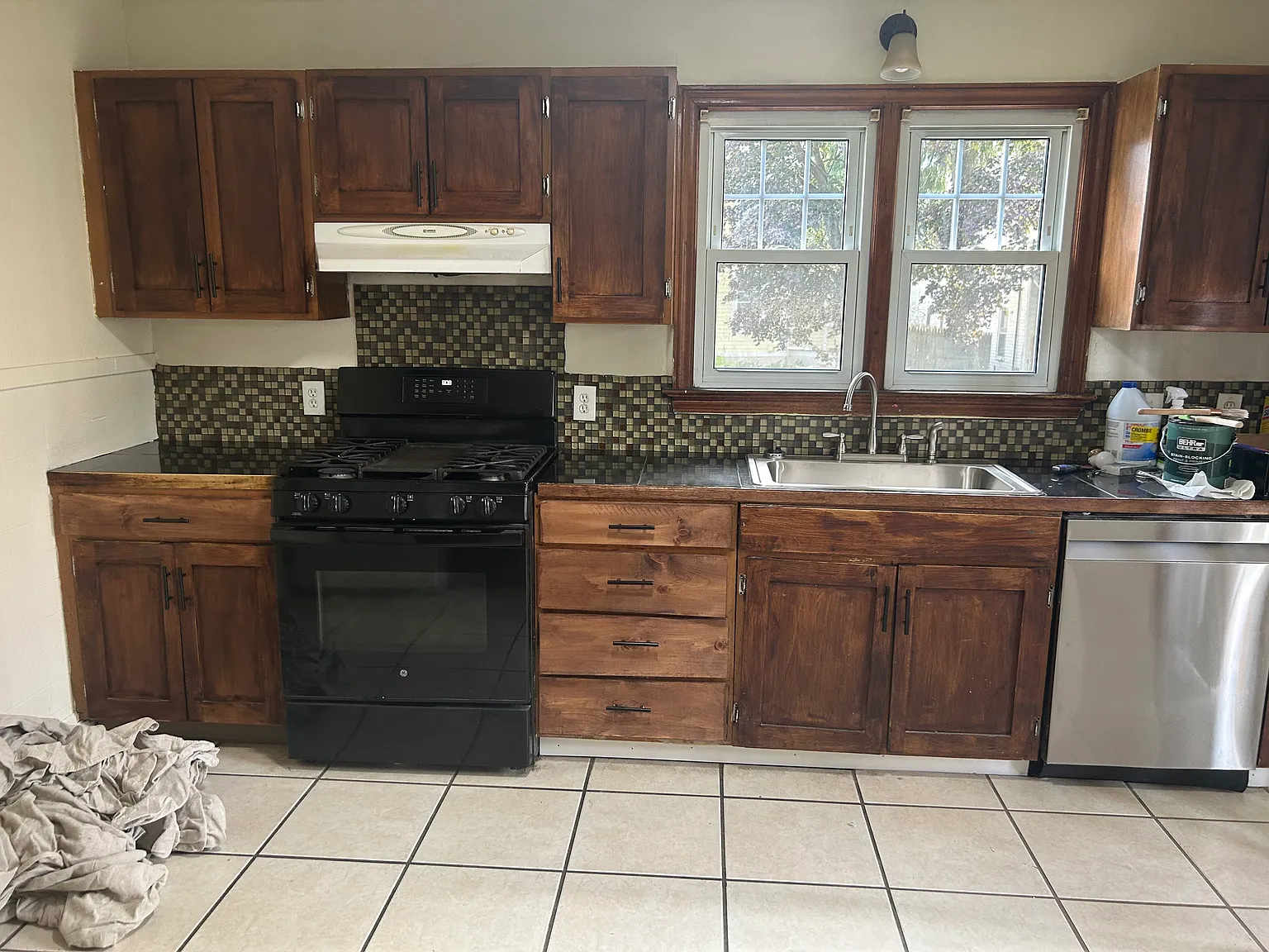3 bed, 1.5 bath, 1800 sqft, $2,500 — Photo 1