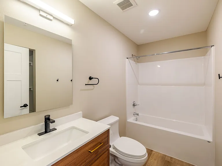 Woodland Hills Townhomes Comfortable & Convenient Living in Sioux City! — Photo 8
