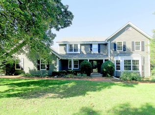 10205 N Kenilworth CIRCLE, Mequon, WI 53092