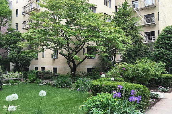 Sold by Sotheby's International Realty | media 25