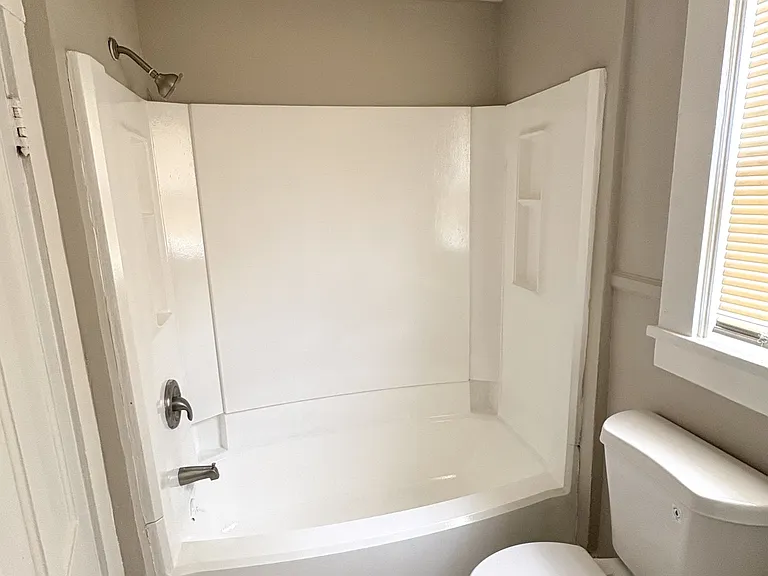121 N Broadway St #4 — Photo 7