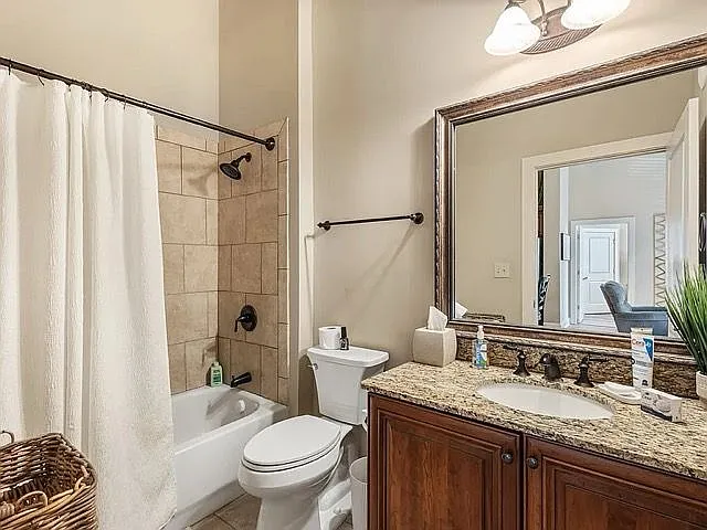 445 W Blount Ave #102 — Photo 5