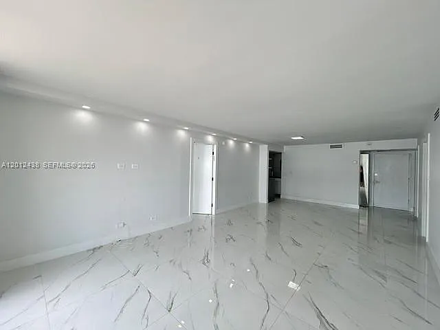6039 Collins Ave #1033 — Photo 4