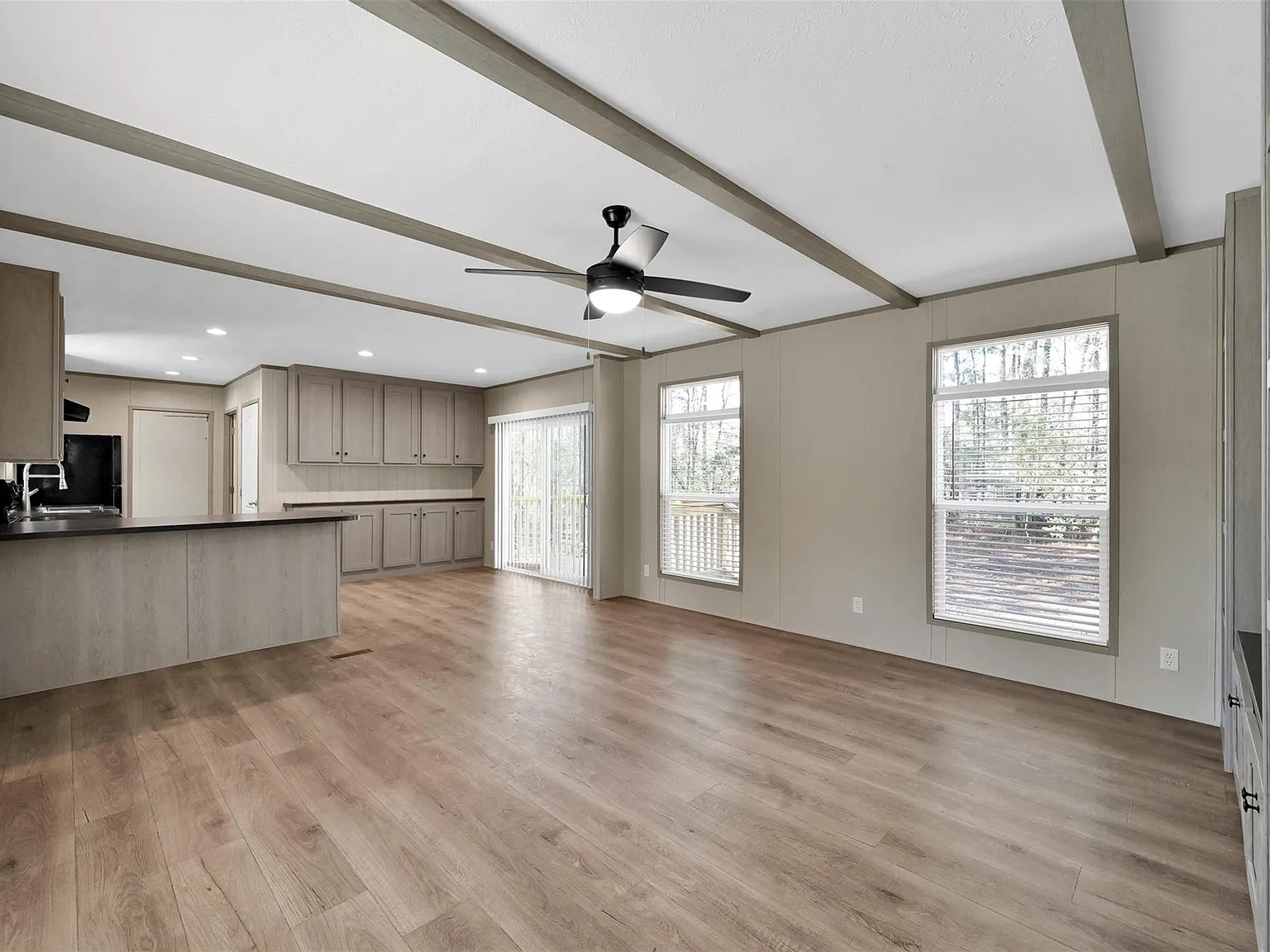 3 bed, 2.0 bath, 1152 sqft, $1,295 — Photo 3