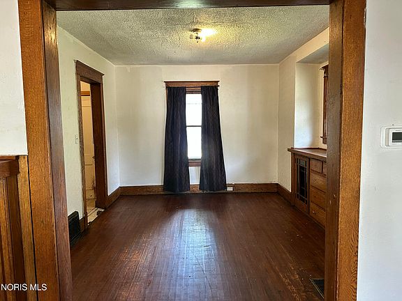 5th image of 1051 Pinewood Ave