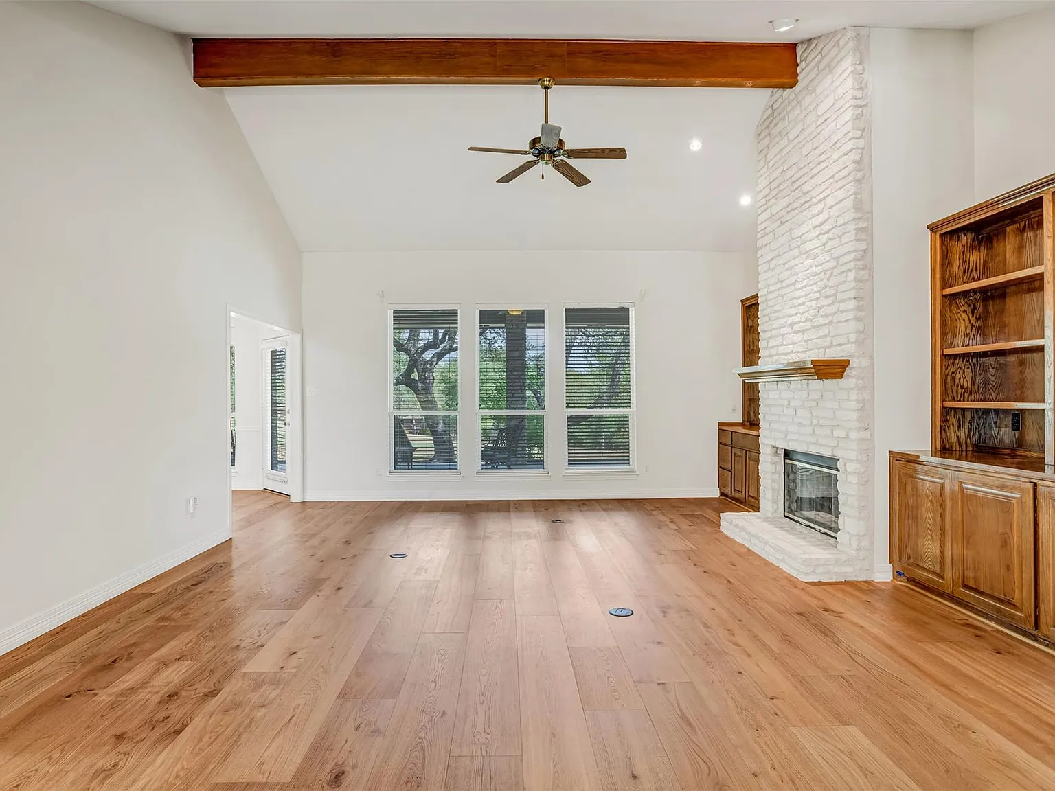 3 bed, 3.5 bath, 2359 sqft, $3,595 — Photo 4
