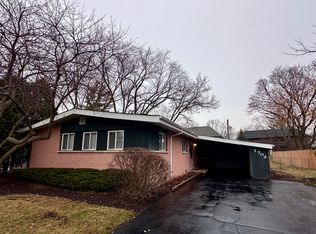 1702 W Oakton St, Arlington Heights, IL 60004