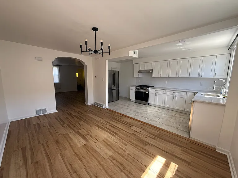 6805 Oakland St — Photo 5