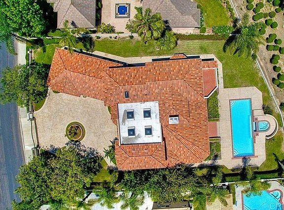 2nd image of 1129 Mansiones Ln