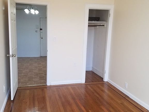 3rd image of 2555 47th St #2