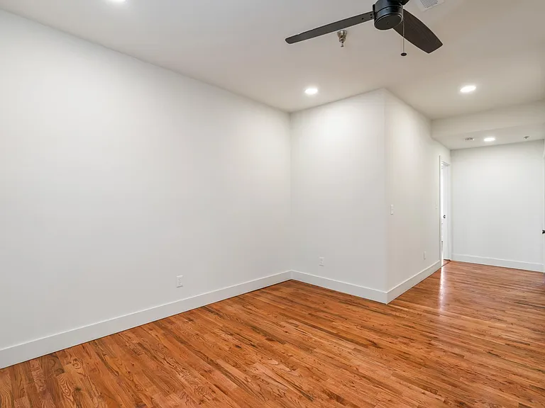 826 N Broadway St #301 — Photo 10