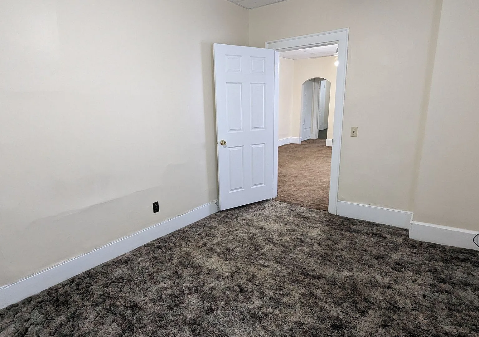 Spacious 2-Bedroom Apartment in Massillon — Photo 4