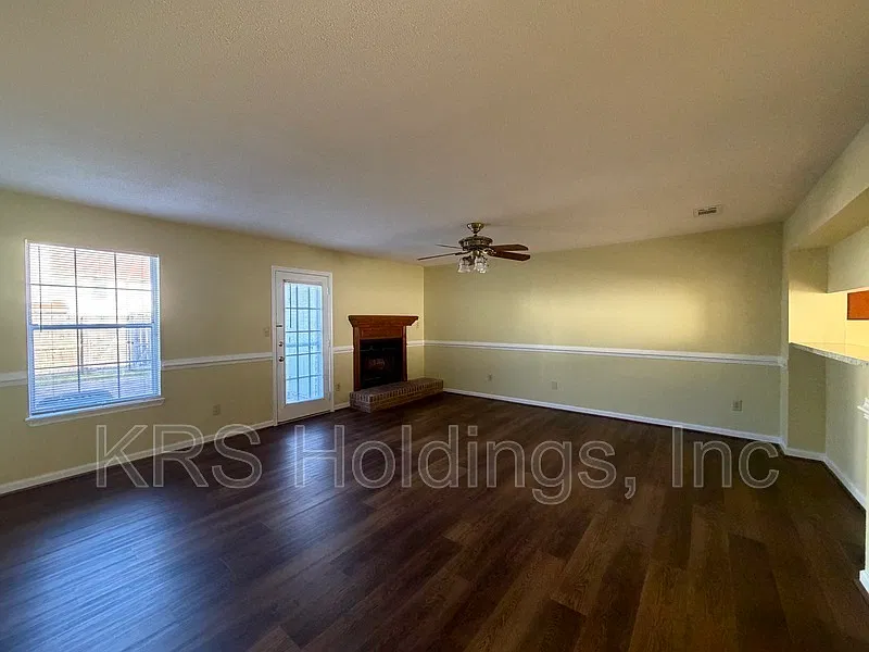 2 bed, 2.5 bath, 1312 sqft, $1,995 — Photo 3