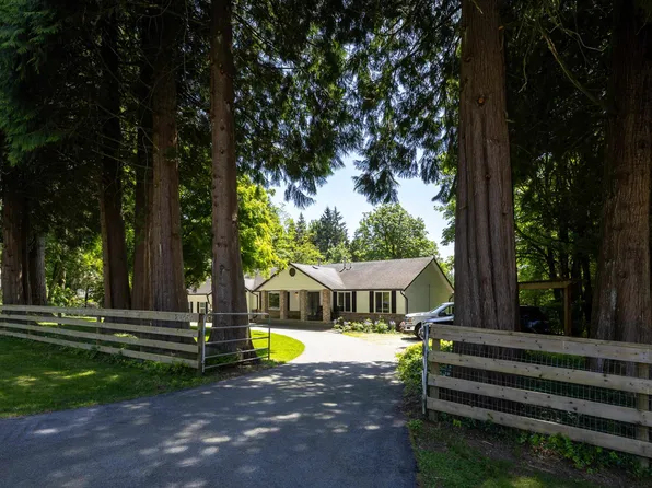 27454 110th Ave, Maple Ridge, BC V2W 1P5