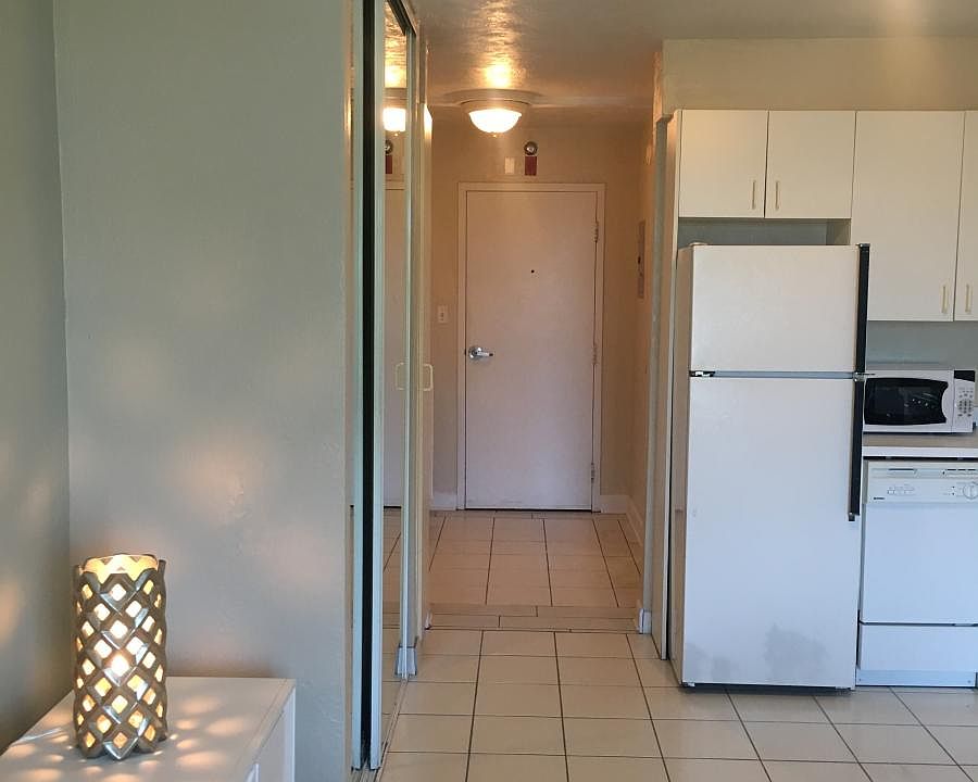 1st image of 224 E Garden St APT 411