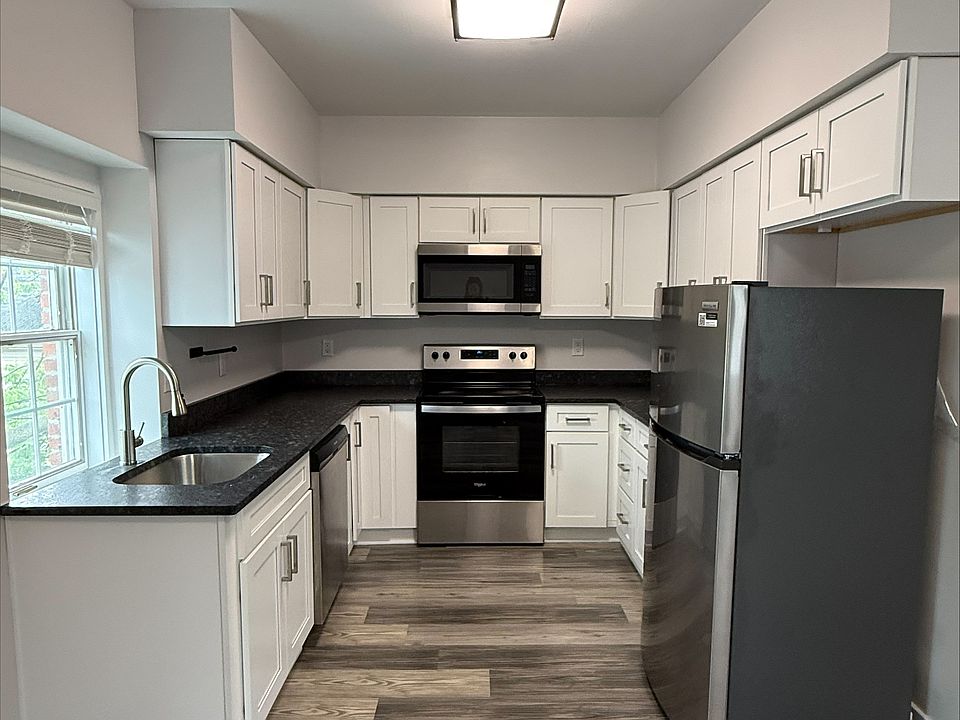 1st image of 139 Troup St #6