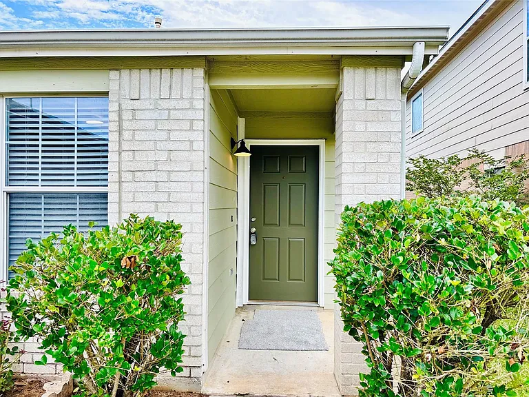 8134 Sanders Forest Ct — Photo 4