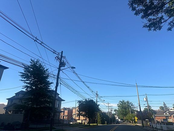 4th image of 100 Winston Dr