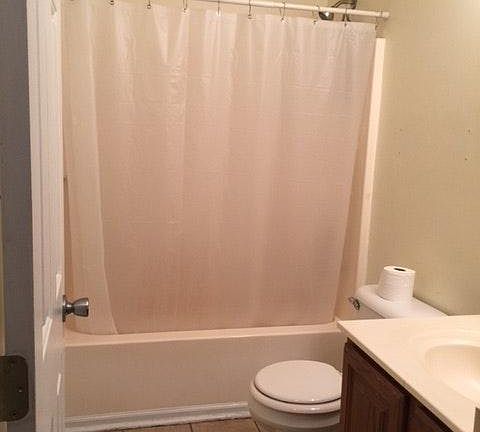 Bathroom W Shower/Tub