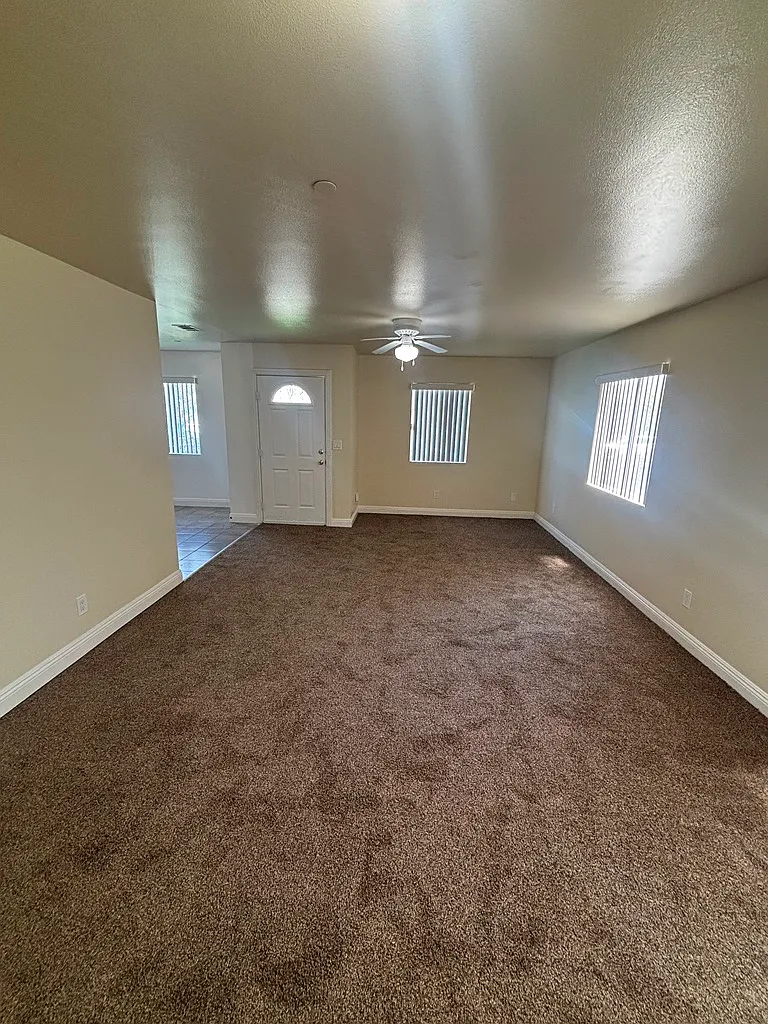 5 bed, 1797 sqft, $3,900 — Photo 3