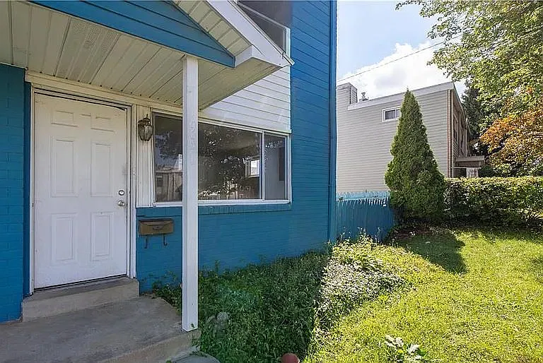 3 bed, 2.0 bath, 1537 sqft, $2,300 — Photo 2