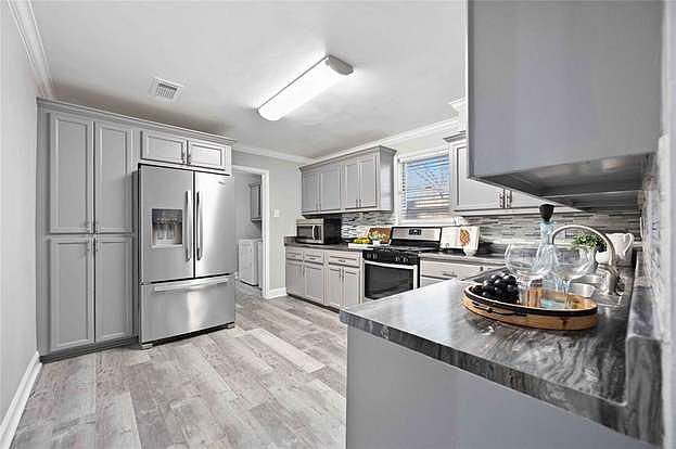 1st image of 827 Elkhart St #1