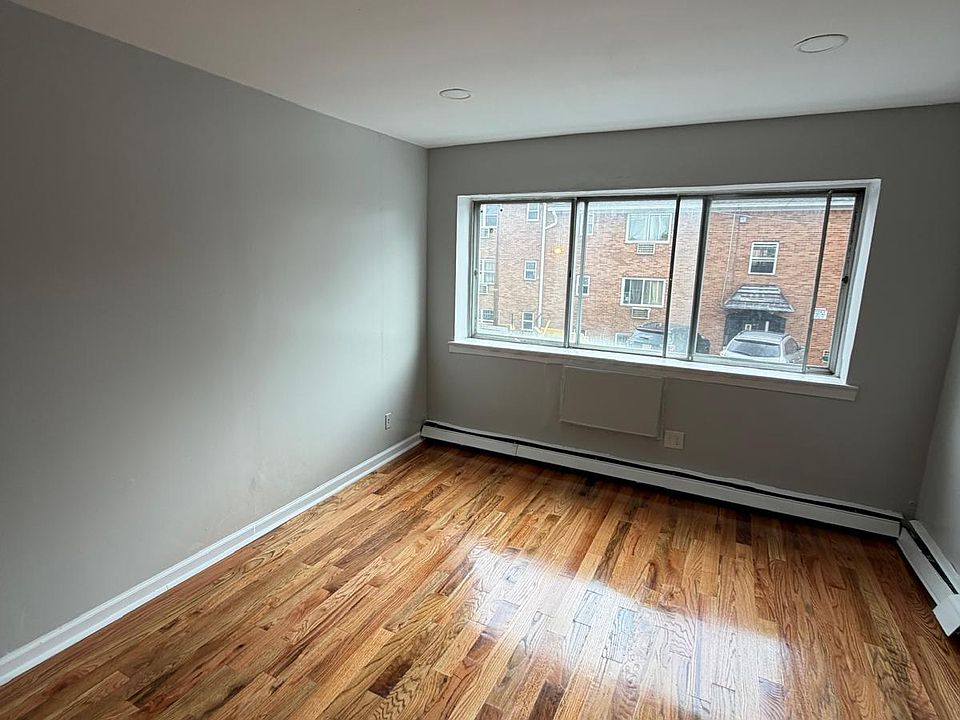 2nd image of 402 Stuyvesant Ave APT 8