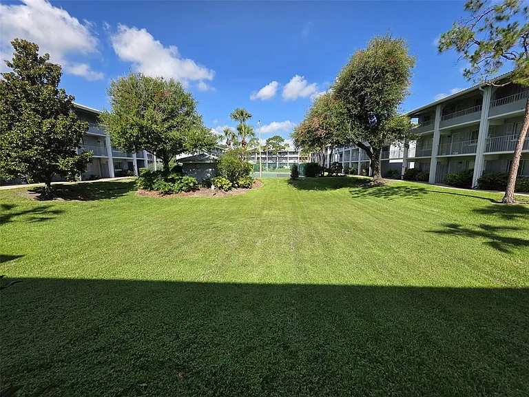 139 Oyster Bay Cir #220 — Photo 28